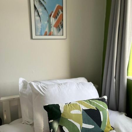 2 Bed Central Cardiff Apartment - Sleeps Five! エクステリア 写真