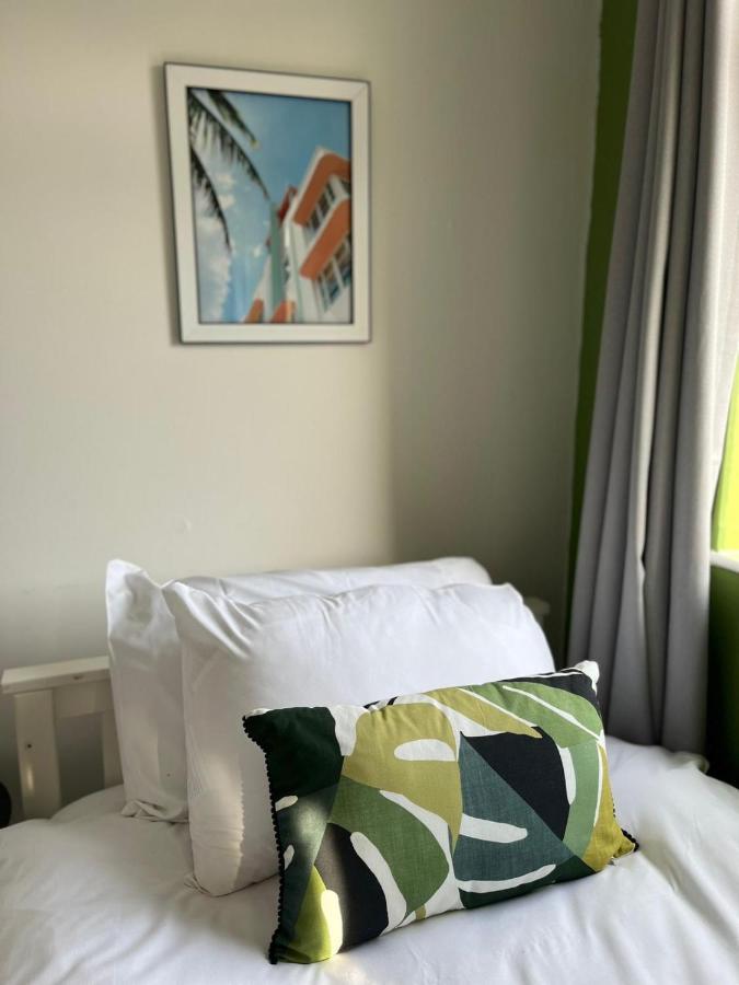 2 Bed Central Cardiff Apartment - Sleeps Five! エクステリア 写真